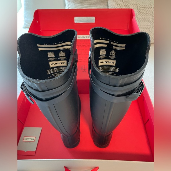 Hunter women’s, black, tall rain boots! - Picture 5 of 9